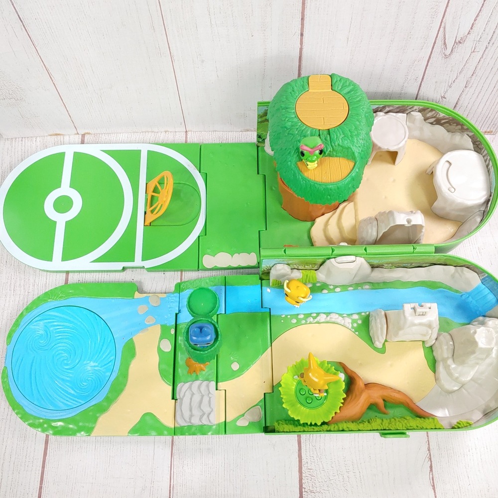 Pokemon Carry Case Playset + 4 FIGURES - Backpack Battle Arena - Green Toy